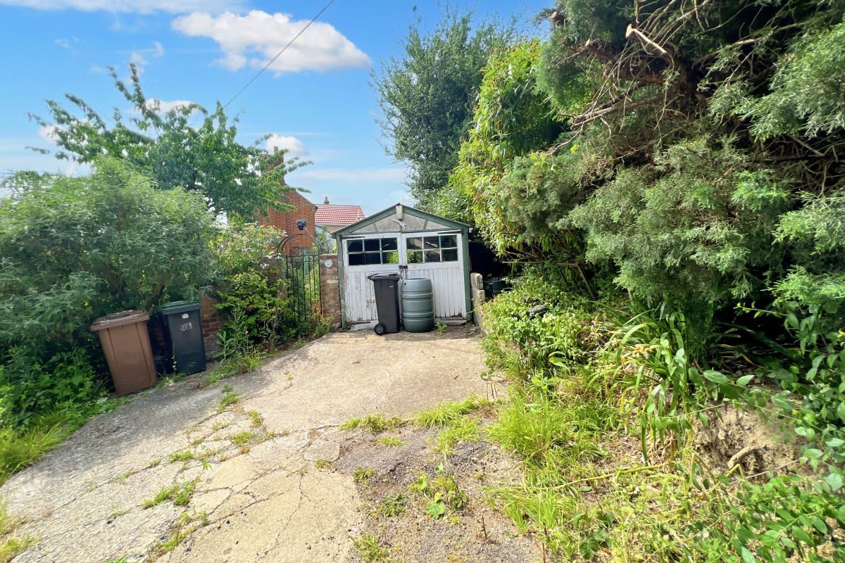 Rose Cottage, Barking, Ipswich, Suffolk, IP6 8HP - Goldings Auctions